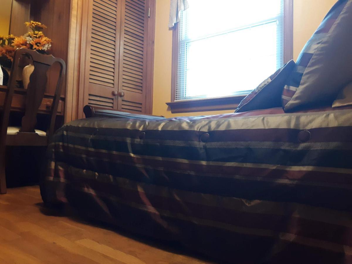 Bed and Breakfast Quiet, Clean House W/ Steel Balls Ричмонд Экстерьер фото